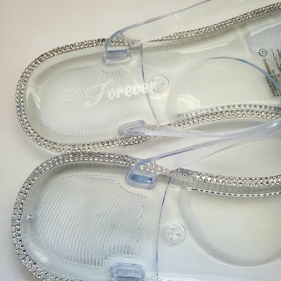 Forever Women's Clear Rhinestone Clear Flip Flop Sandals Size 8 - Picture 7 of 7